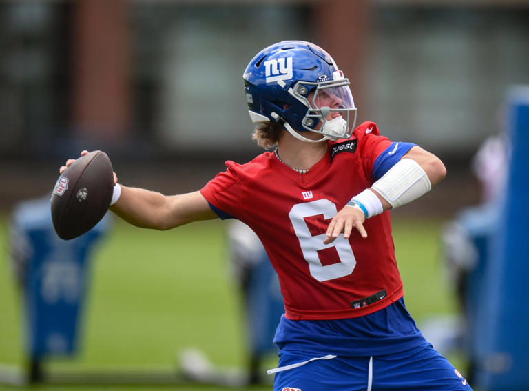 May 10, 2025; East Rutherford, NJ, USA; New York Giants quarterback Jaxson Dart (6) throws a pass during rookie minicamp at Quest Diagnostics Training Center. Mandatory Credit: John Jones-Imagn Images May 10, 2025; East Rutherford, NJ, USA; New York Giants quarterback Jaxson Dart (6) throws a pass during rookie minicamp at Quest Diagnostics Training Center. Mandatory Credit: John Jones-Imagn Images